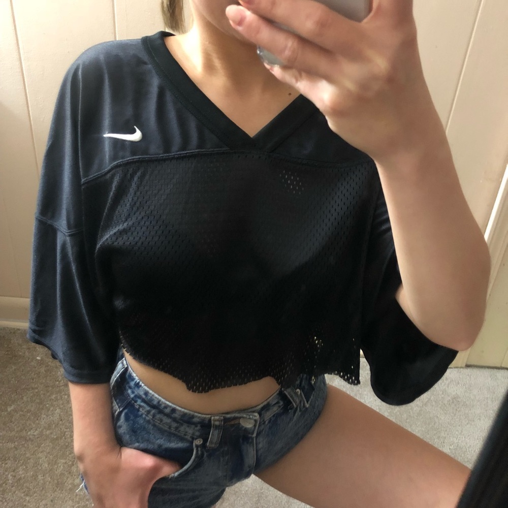 ❌SOLD❌ NIKE Black Breathable Crop Top - Picture 5 of 7